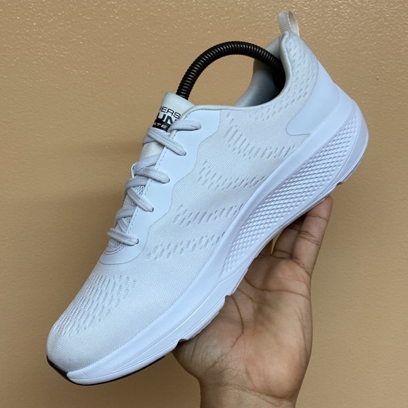 Skechers Go Run Elevate “White Black” - Picture 9 of 17